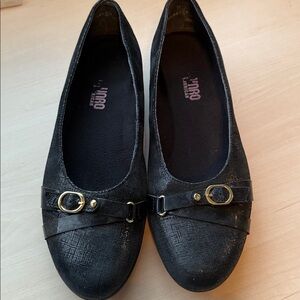Munro  Black Flats with Gold Accents. Women’s Sz 10. Good condition